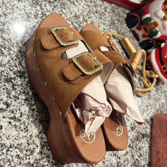 Brand new, never worn, made in Columbia - Picture 3 of 6